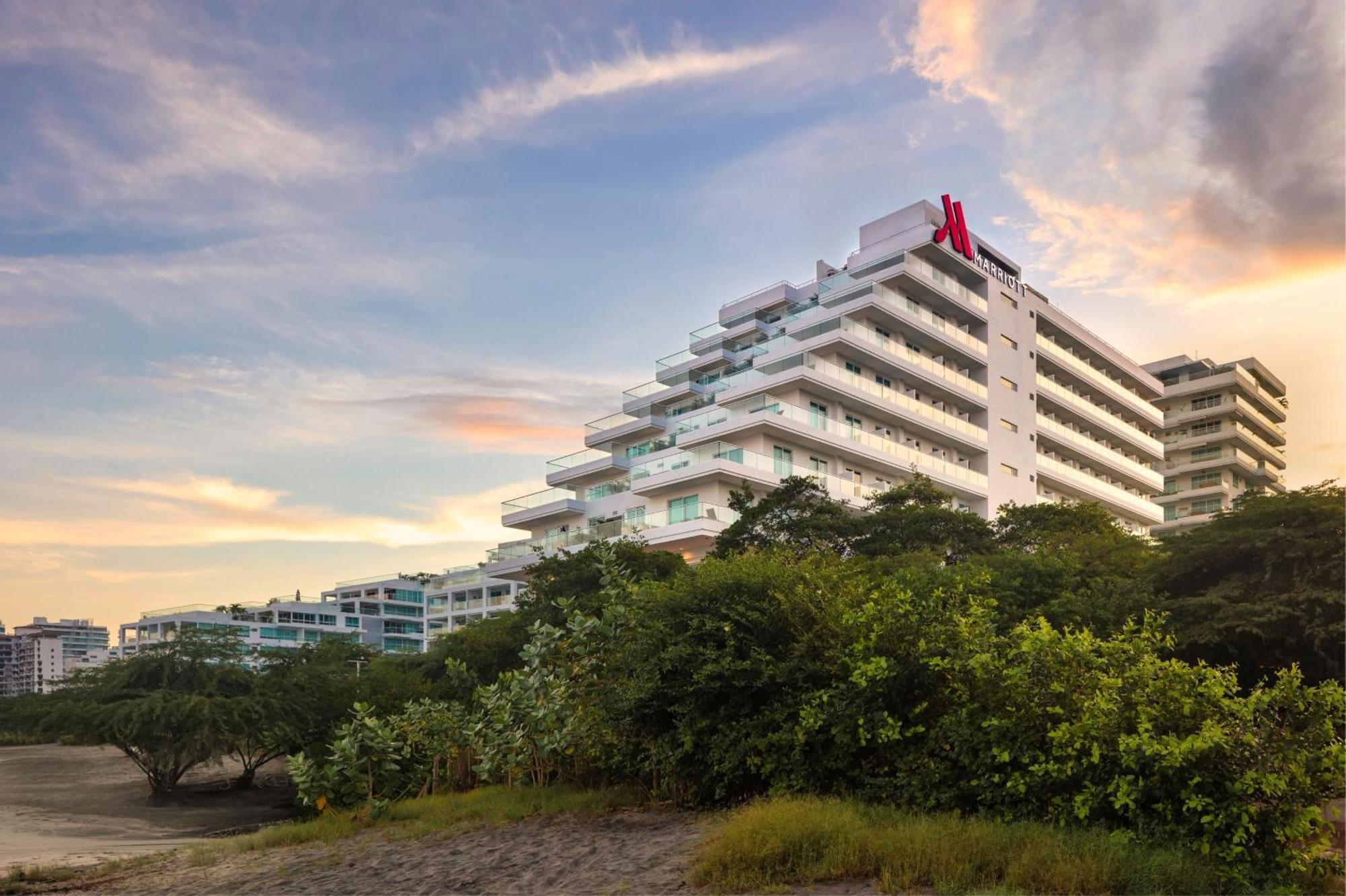 منتجع سانتا مارتا ماريوت بلايا دورميدا المظهر الخارجي الصورة The Marriott Cancun Resort