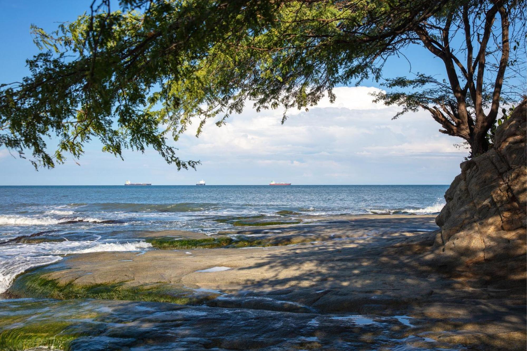 منتجع سانتا مارتا ماريوت بلايا دورميدا المظهر الخارجي الصورة View of Lake Michigan from the shore of Indiana Dunes National Park