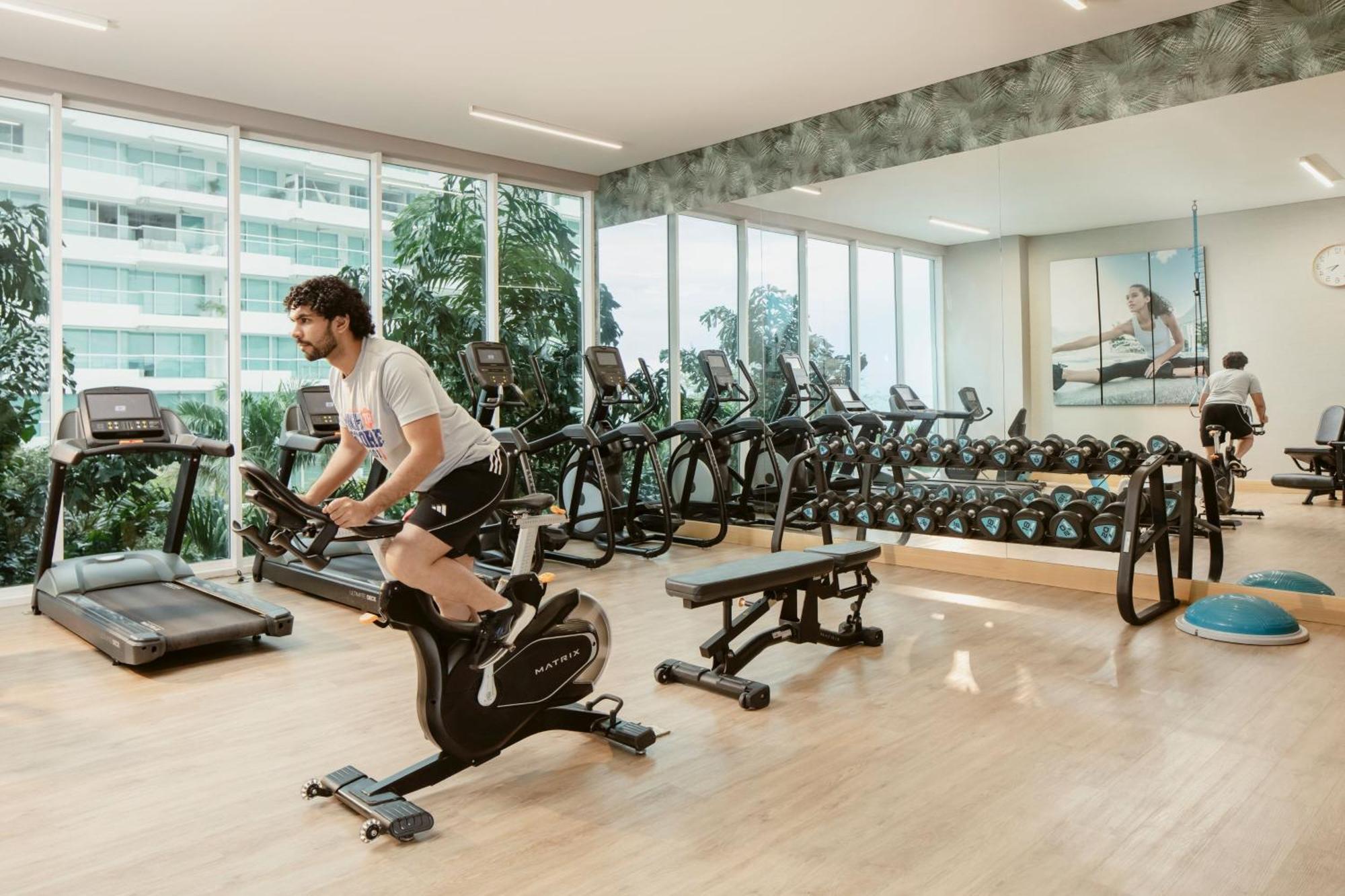 منتجع سانتا مارتا ماريوت بلايا دورميدا المظهر الخارجي الصورة The gym at the hotel
